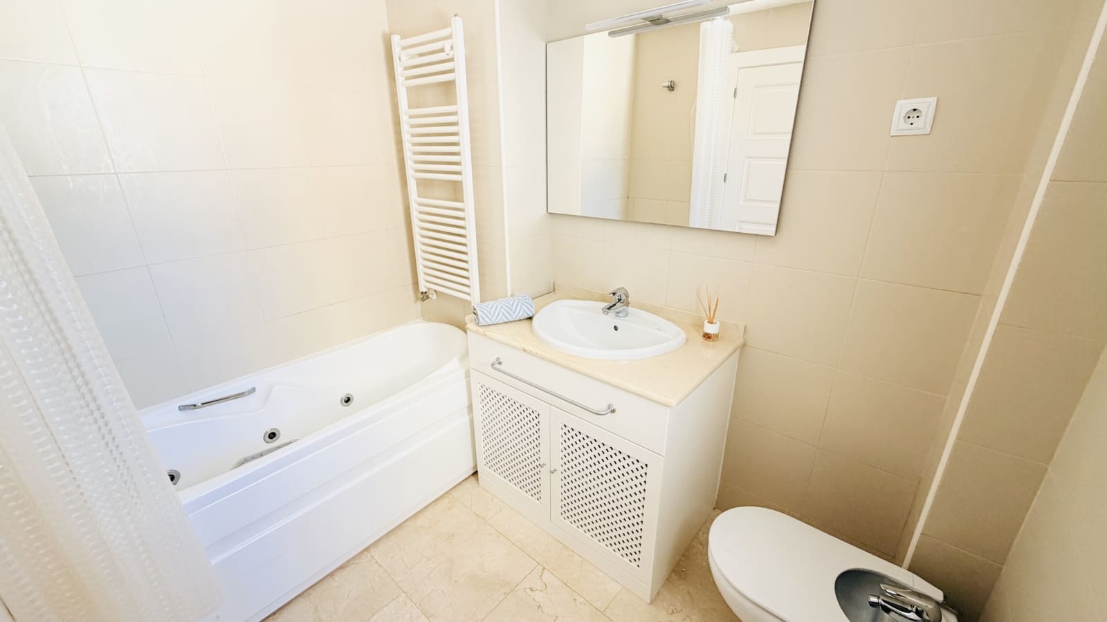 2 soveværelse Lejlighed til salg i El Valle Golf Resort - € 209.950 (Ref: 9961221)