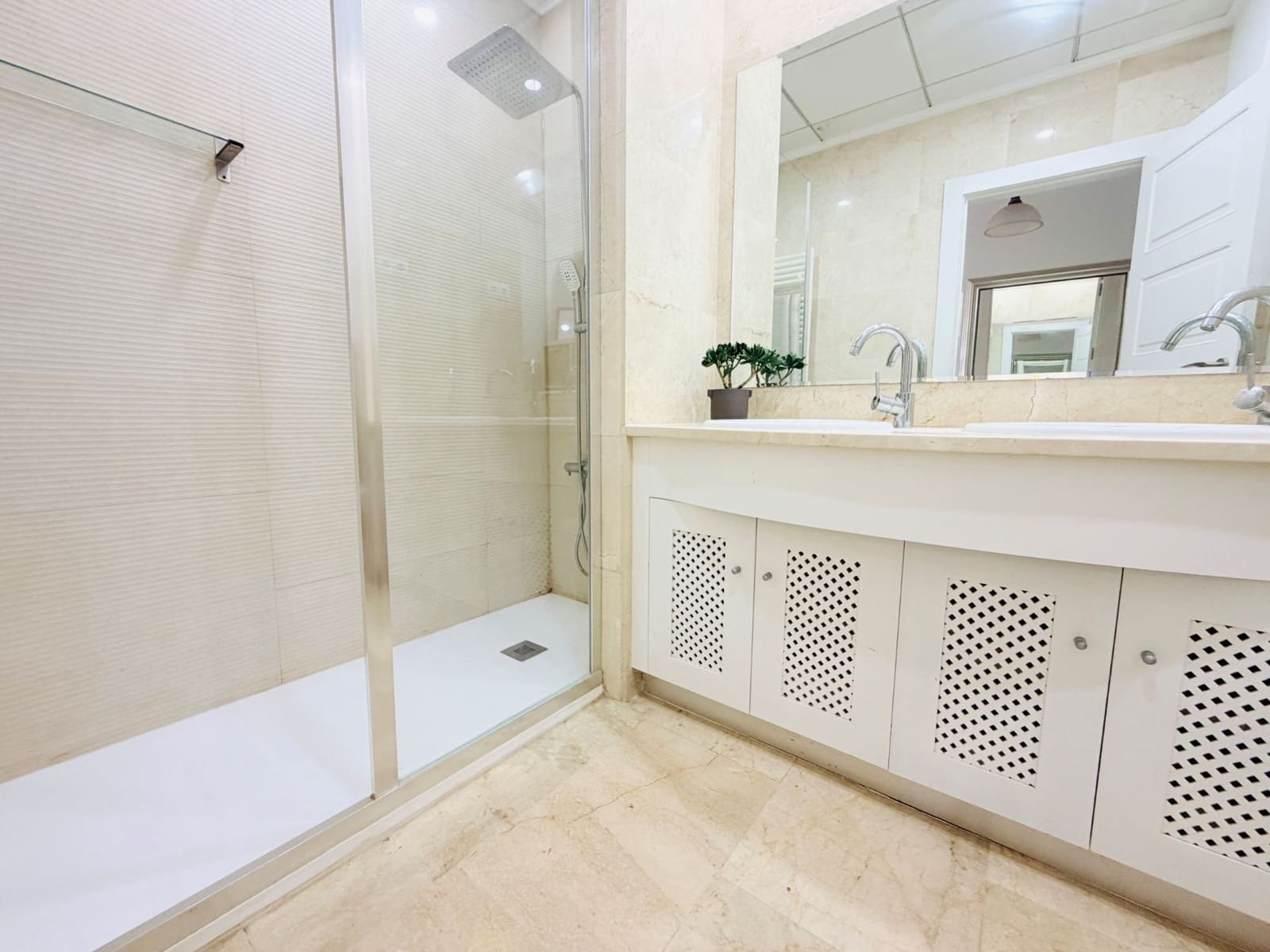 4 soveværelse Villa til salg i El Valle Golf Resort med swimmingpool - € 525.000 (Ref: 9961553)