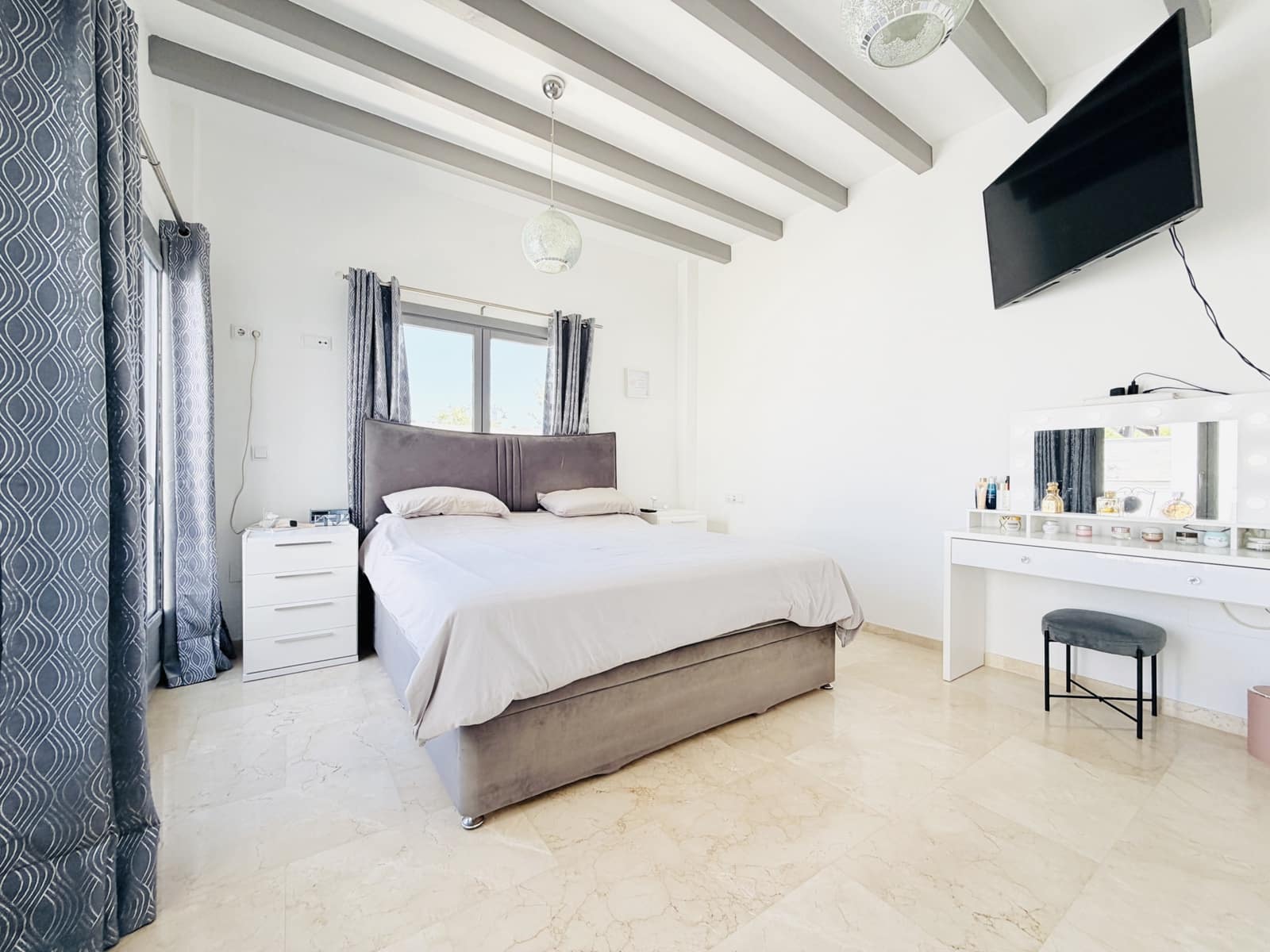 4 bedroom Villa for sale in El Valle Golf Resort with pool - € 550,000 (Ref: 9976328)