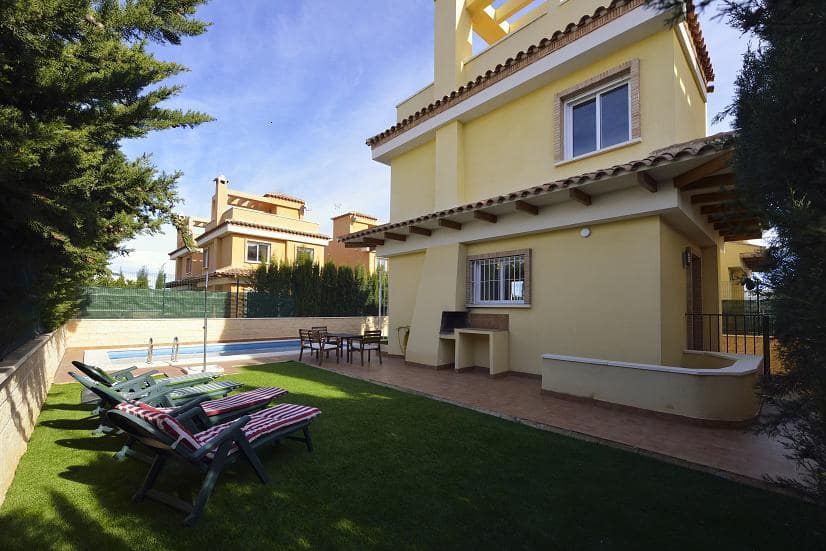 4 makuuhuone Huvila vuokrattavana paikassa La Zenia mukana uima-altaan - 1 400 € (Ref: 4923846)