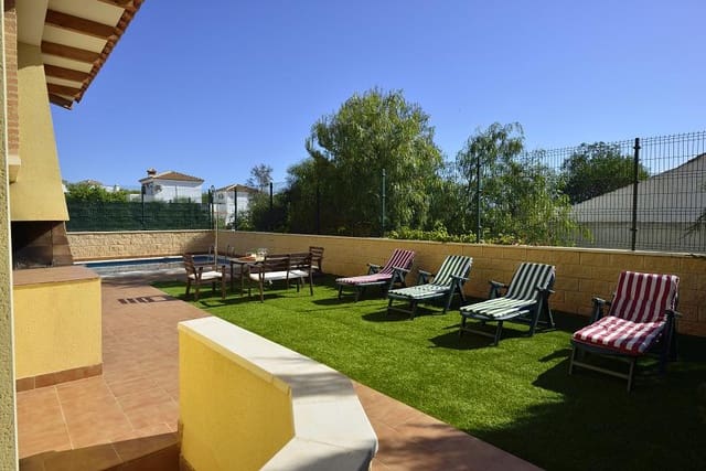 4 makuuhuone Huvila vuokrattavana paikassa La Zenia, Orihuela mukana uima-altaan - 1 400 € (Ref: 4923848)