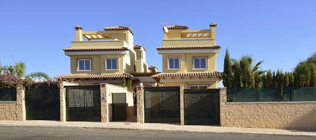 4 makuuhuone Huvila vuokrattavana paikassa La Zenia, Orihuela mukana uima-altaan - 1 400 € (Ref: 4923848)