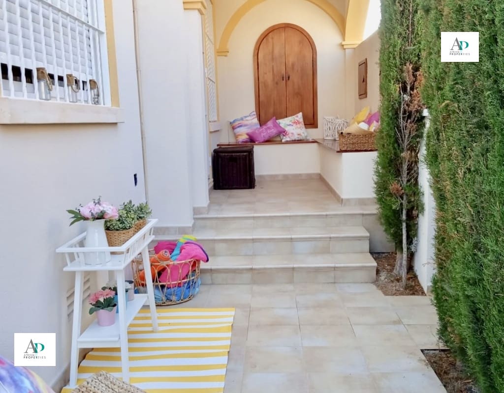 2 bedroom Villa for rent in Playa Flamenca with pool - € 900 (Ref: 4946002)