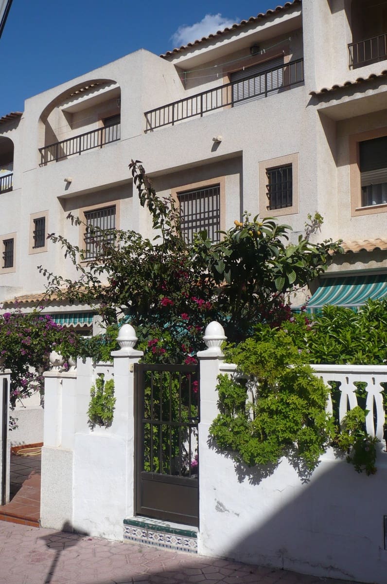 3 slaapkamer Huis te huur in Guardamar del Segura met zwembad - € 650 (Ref: 5018496)