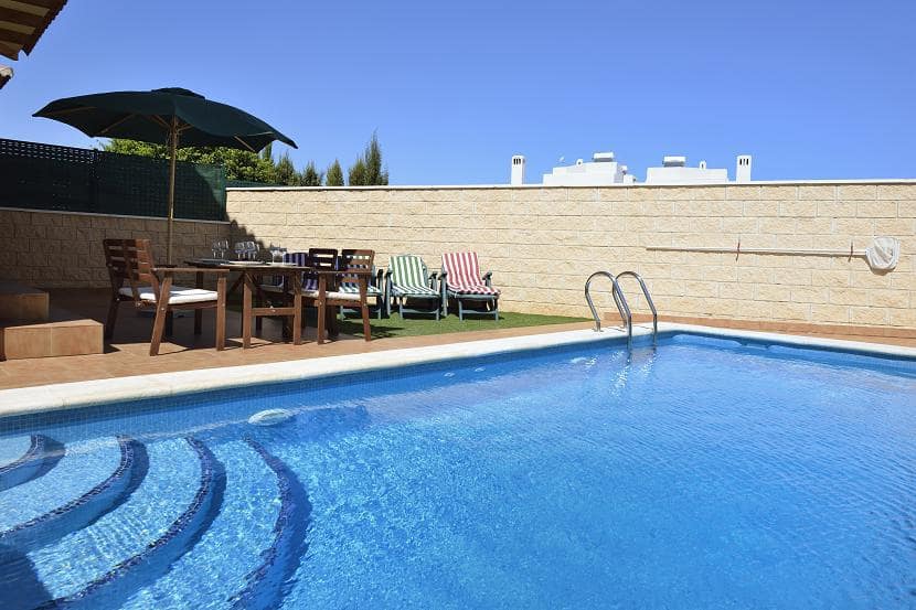 4 makuuhuone Huvila vuokrattavana paikassa Villamartin mukana uima-altaan - 1 400 € (Ref: 5020430)