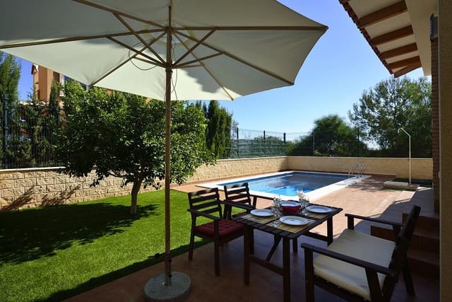 Chalet de 4 habitaciones en Villamartin, Orihuela en alquiler con piscina - 1.400 € (Ref: 5020430)
