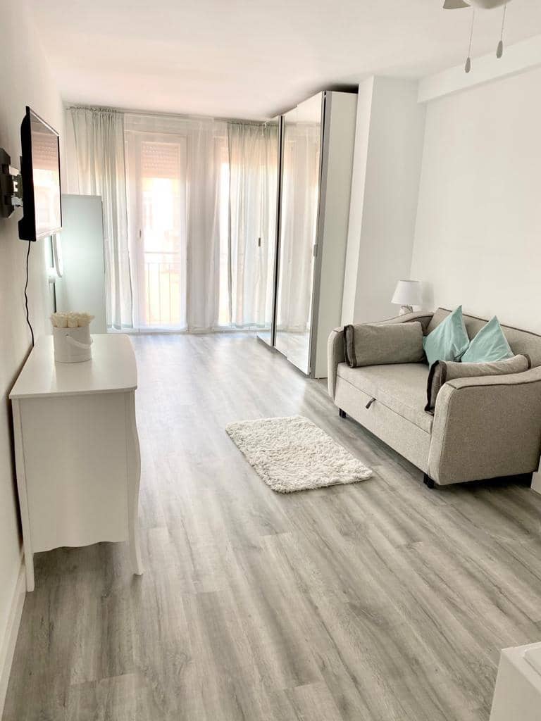 1 bedroom Apartment for rent in Torrevieja with pool - € 450 (Ref: 6379128)