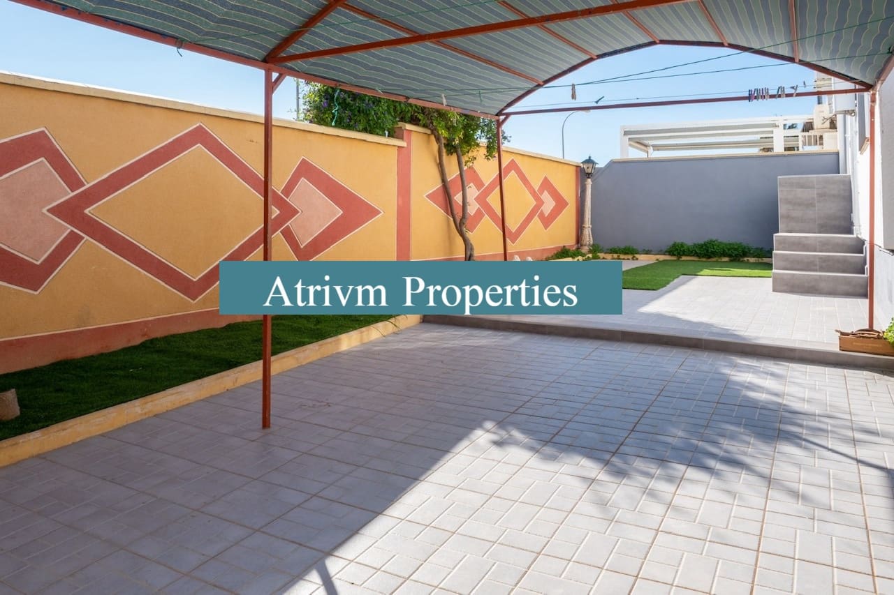 Bungalow de 2 chambres à louer à Playa Flamenca avec piscine - 900 € (Ref: 6562798)