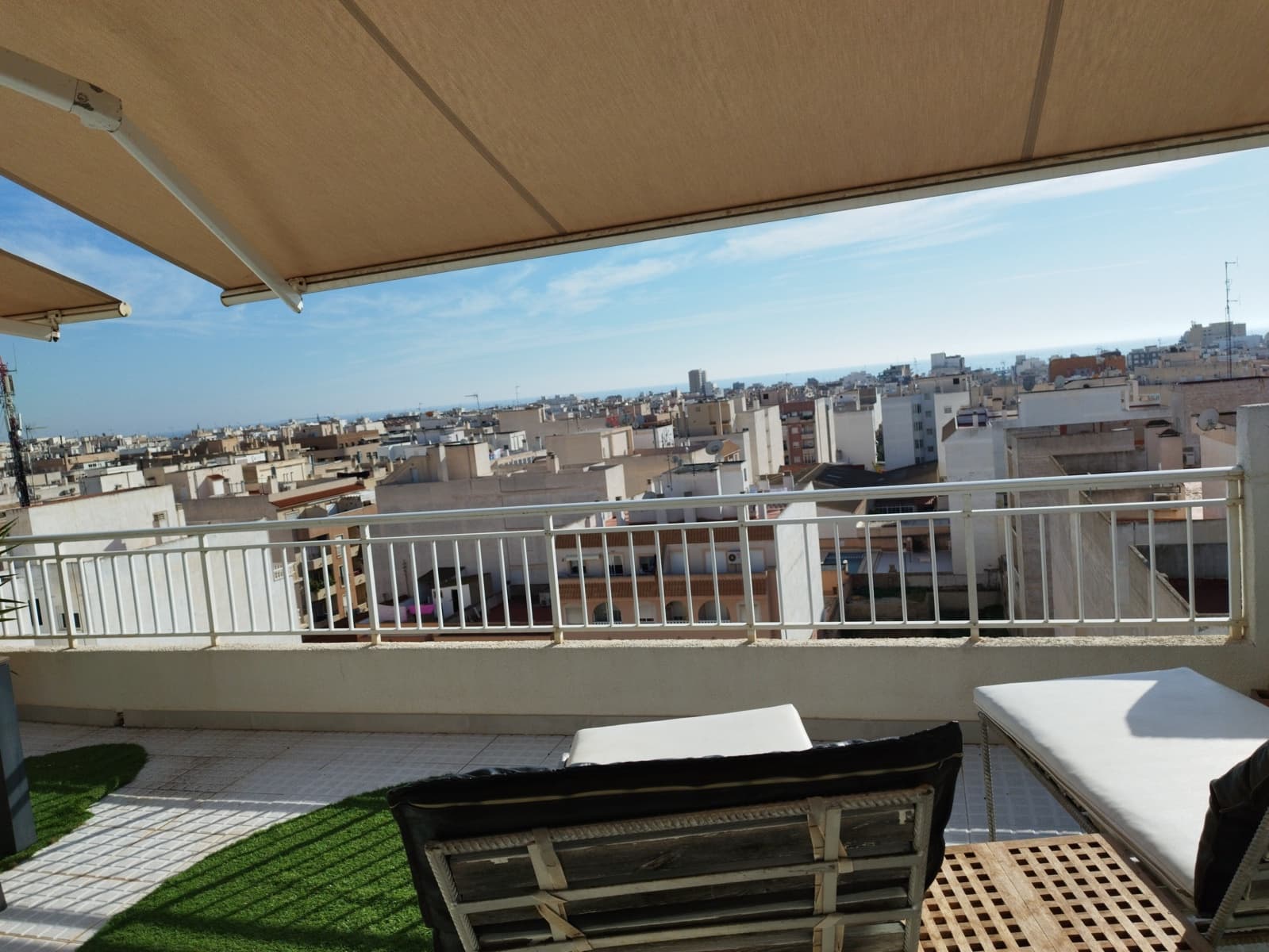 4 bedroom Apartment for rent in Torrevieja with pool - € 1,400 (Ref: 7334113)