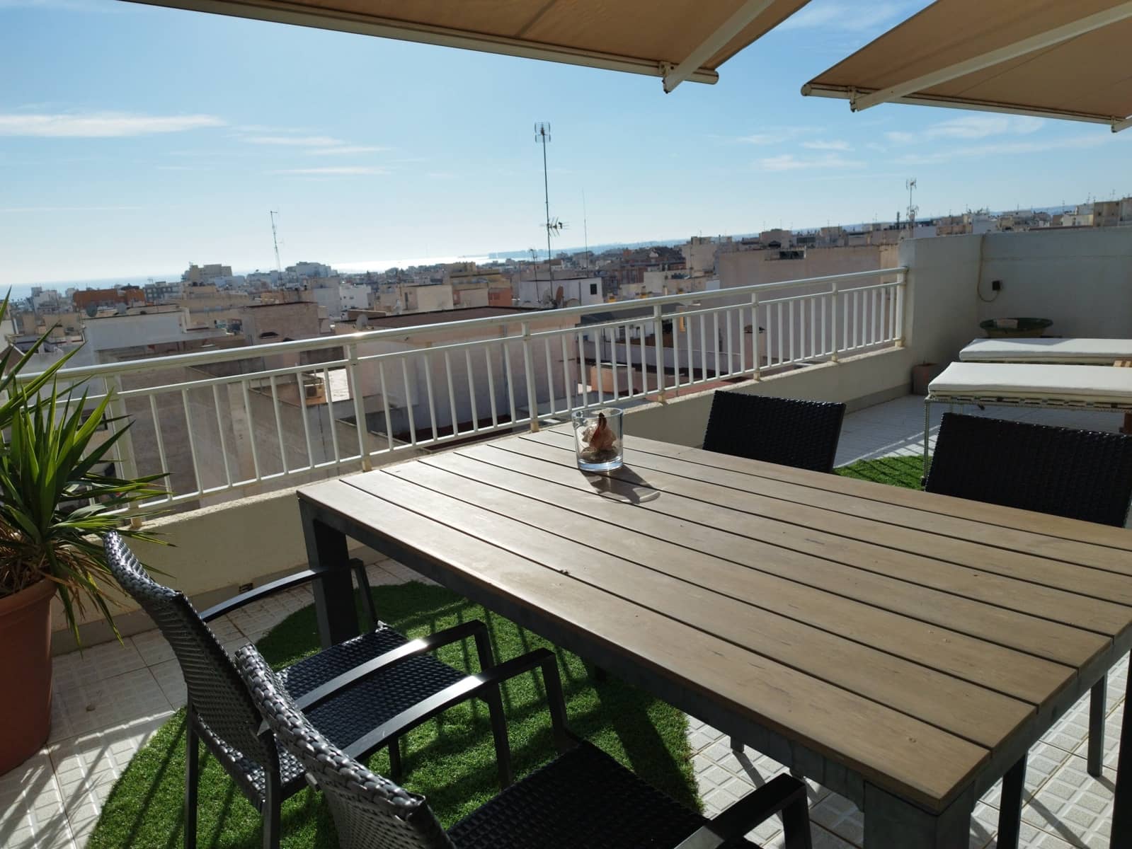 4 bedroom Apartment for rent in Torrevieja with pool - € 1,400 (Ref: 7334113)