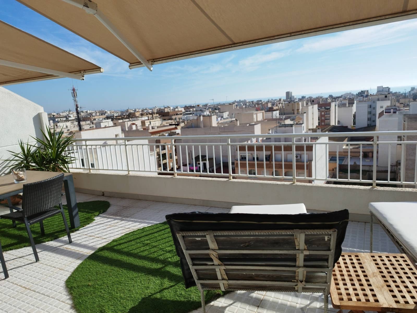 4 bedroom Apartment for rent in Torrevieja with pool - € 1,400 (Ref: 7334113)