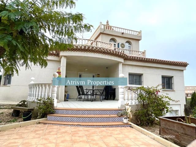 3 makuuhuone Huvila vuokrattavana paikassa La Zenia, Orihuela mukana uima-altaan - 2 000 € (Ref: 7413255)