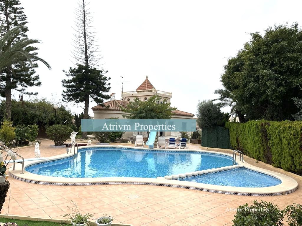 3 camera da letto Villa da affittare in La Zenia con piscina - 2.000 € (Rif: 7413257)