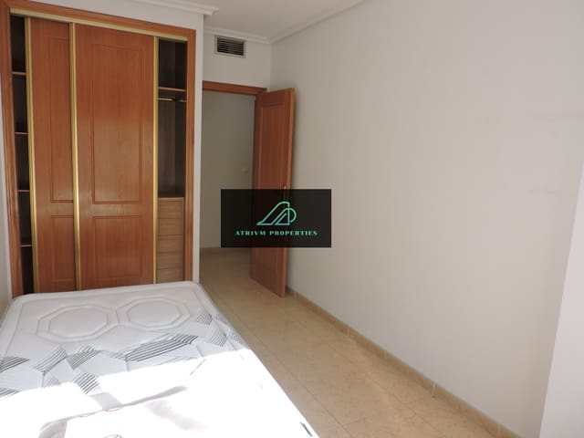 3 slaapkamer Appartement te huur in Guardamar del Segura - € 950 (Ref: 8068492)