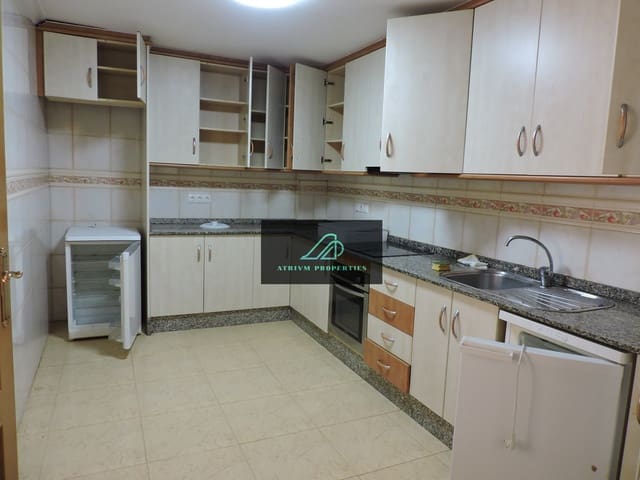 3 slaapkamer Appartement te huur in Guardamar del Segura - € 950 (Ref: 8068492)