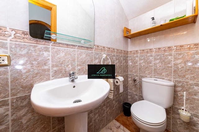 Chalet de 2 habitaciones en Playa Flamenca, Orihuela en alquiler con piscina - 900 € (Ref: 8148097)