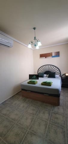 Villa/Maison de 3 chambres à louer à Guardamar del Segura avec piscine - 1 300 € (Ref: 8437517)