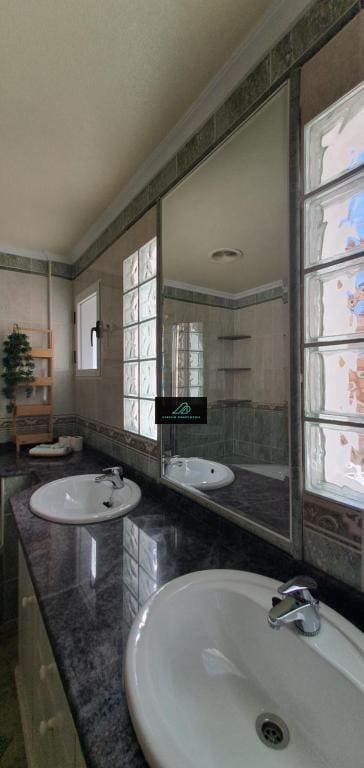 Villa/Maison de 3 chambres à louer à Guardamar del Segura avec piscine - 1 300 € (Ref: 8437517)