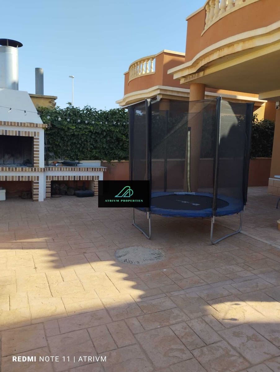 3 soveværelse Villa til leje i Almoradi - € 950 (Ref: 8439445)