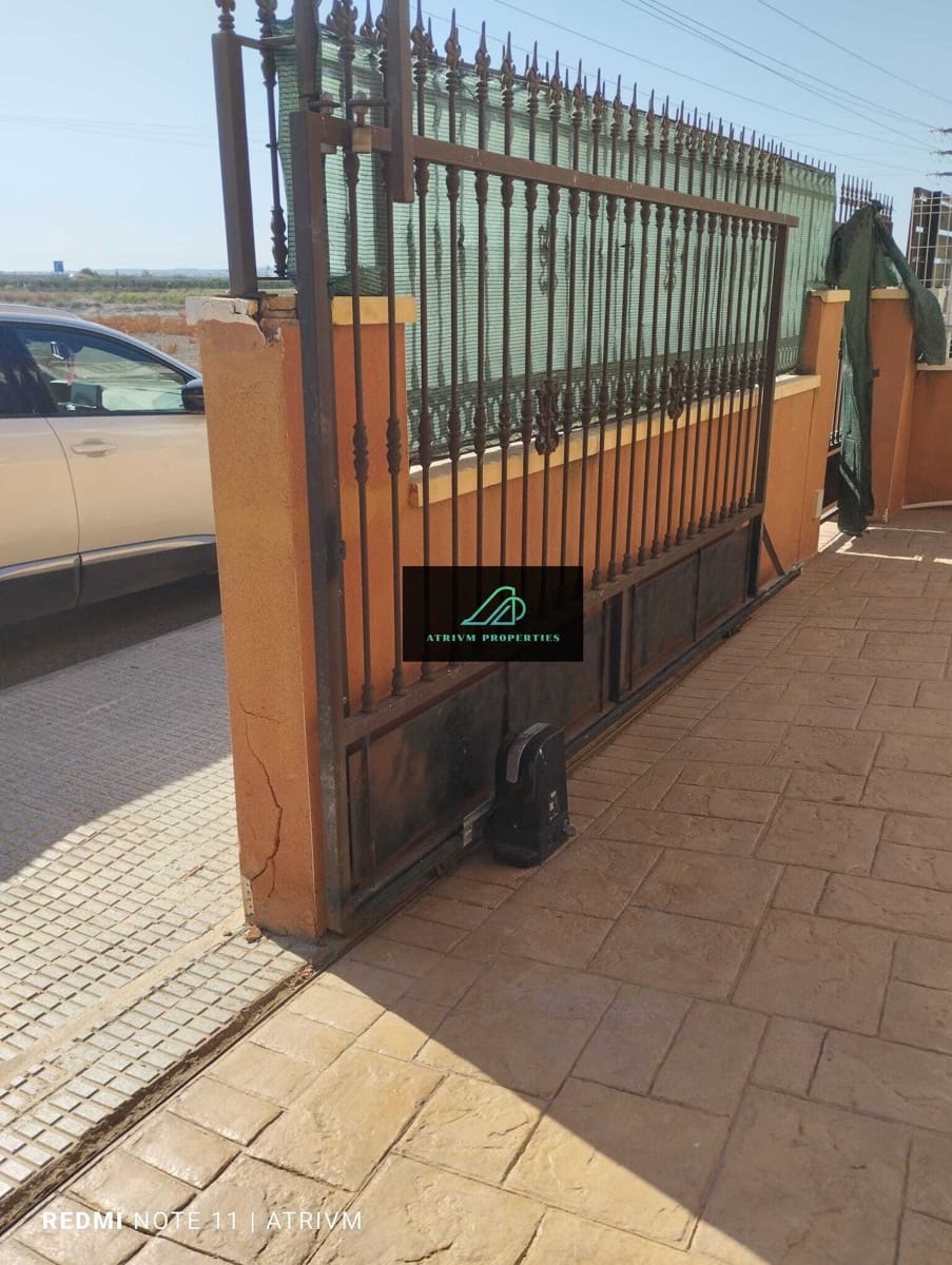 3 soveværelse Villa til leje i Almoradi - € 950 (Ref: 8439445)