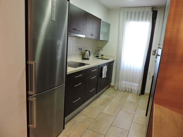 2 slaapkamer Flat te huur in Guardamar del Segura met zwembad - € 1.100 (Ref: 8466864)
