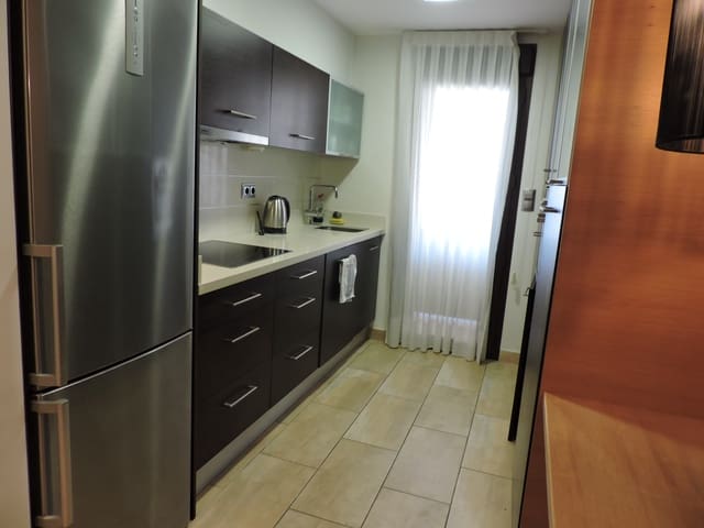 2 slaapkamer Flat te huur in Guardamar del Segura met zwembad - € 1.100 (Ref: 8466864)