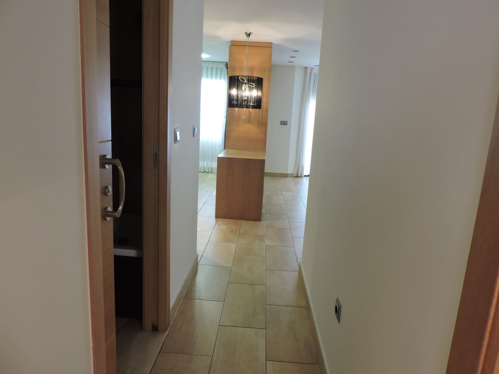 2 slaapkamer Flat te huur in Guardamar del Segura met zwembad - € 1.100 (Ref: 8466864)