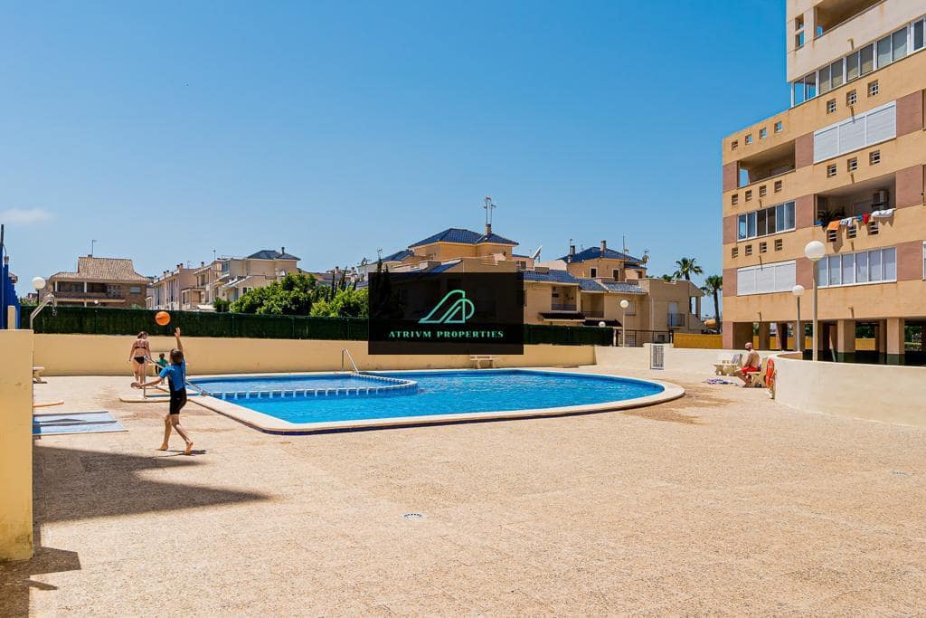 Apartamento de 2 habitaciones en Torrevieja en alquiler con piscina - 725 € (Ref: 8685123)