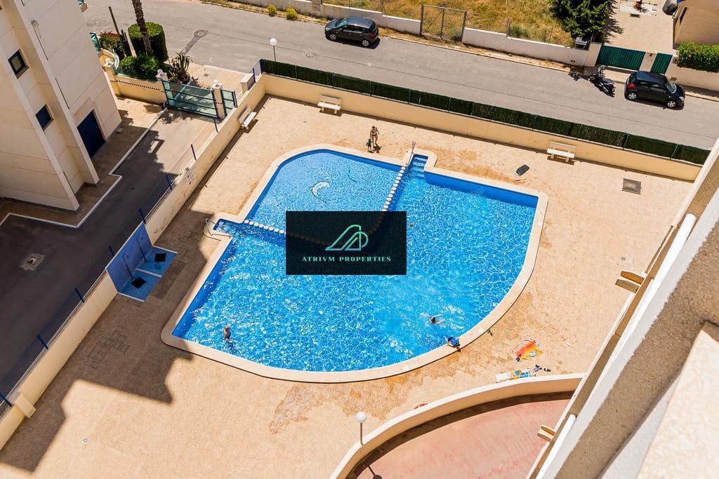 Apartamento de 2 habitaciones en Torrevieja en alquiler con piscina - 725 € (Ref: 8685123)