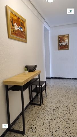 4 bedroom Flat for rent in Santa Pola - € 1,450 (Ref: 8981228)