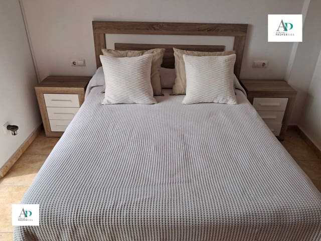 2 soveværelse Villa til leje i Gran Alacant, Santa Pola med swimmingpool - € 1.500 (Ref: 9002317)