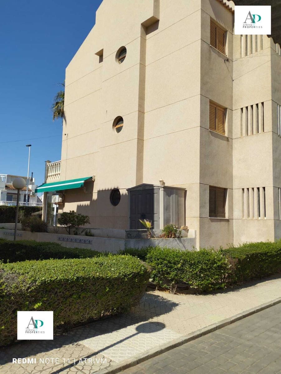 2 slaapkamer Flat te huur in Torrevieja met zwembad - € 700 (Ref: 9003792)