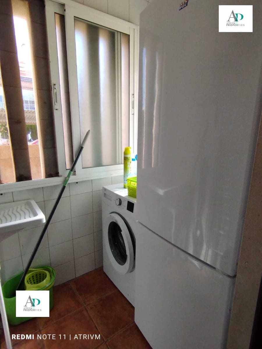 2 slaapkamer Flat te huur in Torrevieja met zwembad - € 700 (Ref: 9003792)