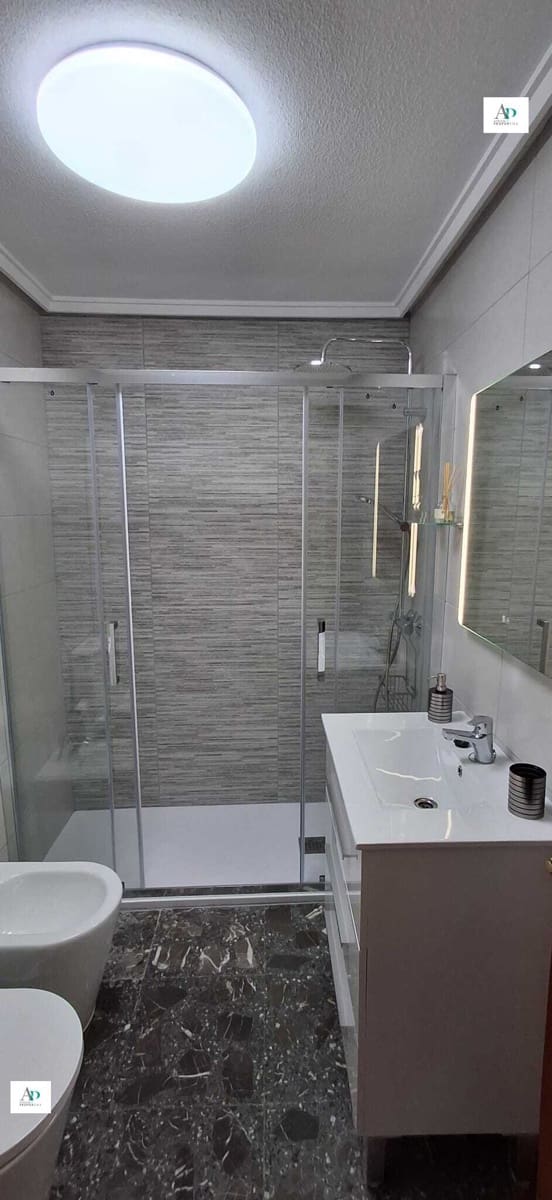 3 bedroom Flat for rent in Torrevieja - € 1,300 (Ref: 9022575)