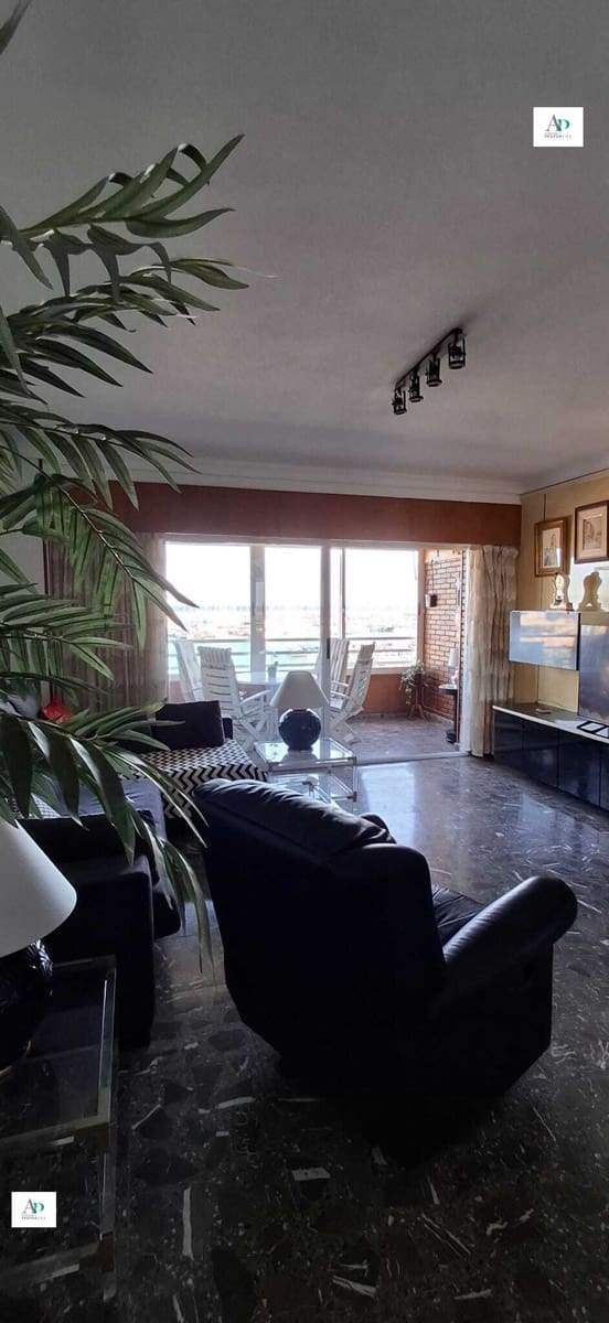 3 bedroom Flat for rent in Torrevieja - € 1,300 (Ref: 9022575)