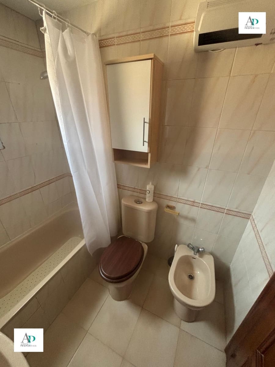 1 slaapkamer Flat te huur in Torrevieja - € 850 (Ref: 9028934)