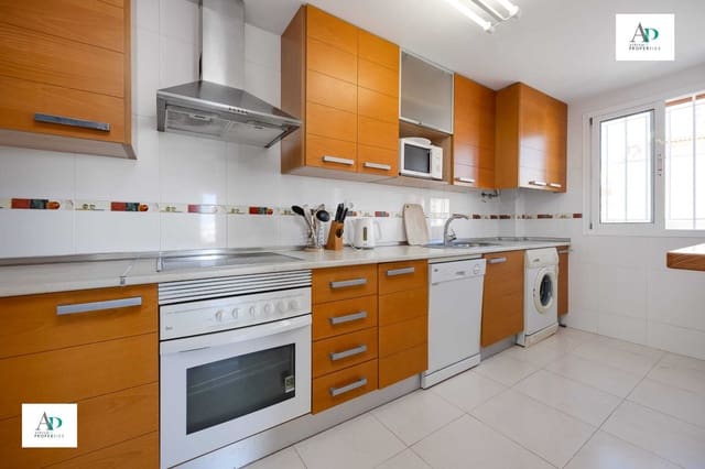 Piso de 3 habitaciones en La Zenia, Orihuela en alquiler con piscina - 1.150 € (Ref: 9110813)