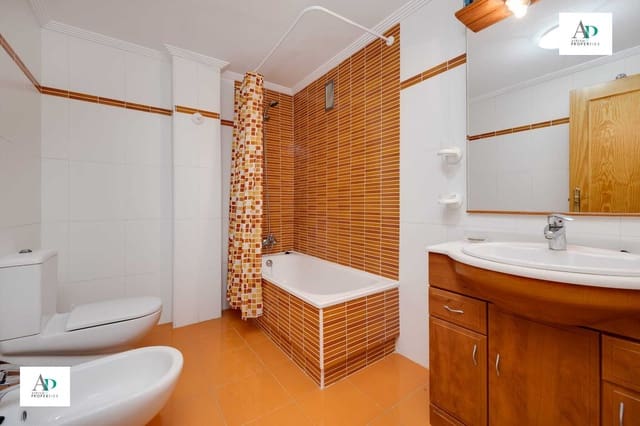 Piso de 3 habitaciones en La Zenia, Orihuela en alquiler con piscina - 1.150 € (Ref: 9110813)