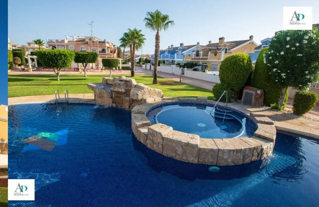 3 soveværelse Villa til leje i Lomas de Cabo Roig - Los Dolses, Orihuela med swimmingpool - € 1.300 (Ref: 9161611)