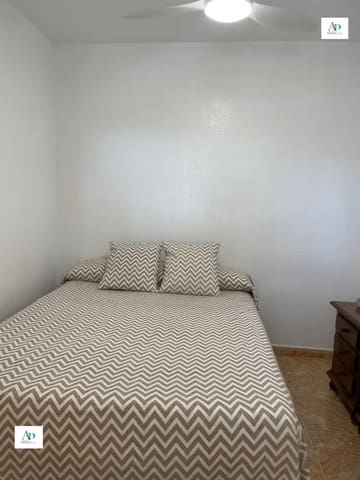 2 slaapkamer Flat te huur in Guardamar del Segura met zwembad - € 750 (Ref: 9194833)