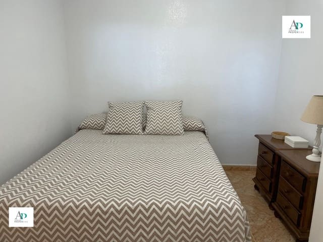 2 slaapkamer Flat te huur in Guardamar del Segura met zwembad - € 750 (Ref: 9194833)