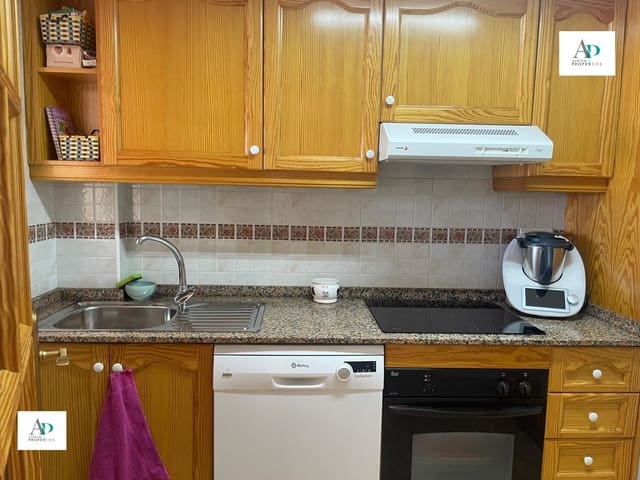 2 slaapkamer Flat te huur in Guardamar del Segura met zwembad - € 750 (Ref: 9194833)
