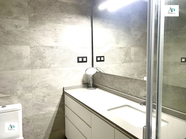 Appartement de 2 chambres à louer à Guardamar del Segura avec piscine - 950 € (Ref: 9197004)