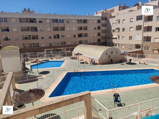 2 soveværelse Lejlighed til leje i Torrevieja med swimmingpool - € 750 (Ref: 9221451)