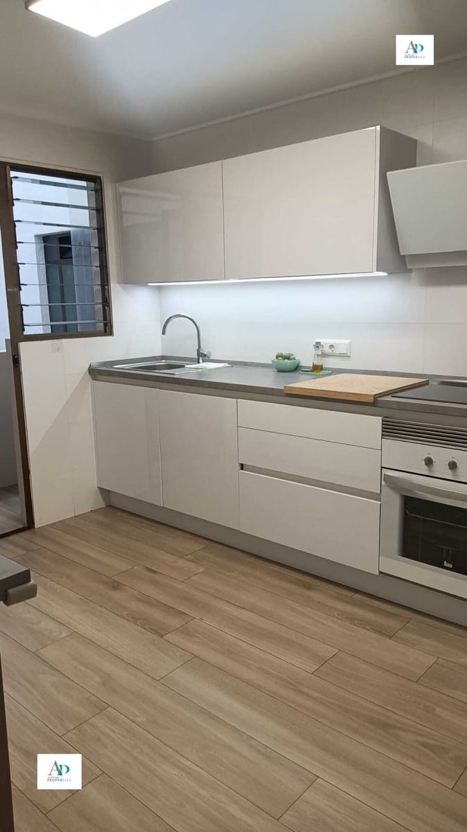 3 soveværelse Lejlighed til leje i Guardamar del Segura - € 850 (Ref: 9278285)