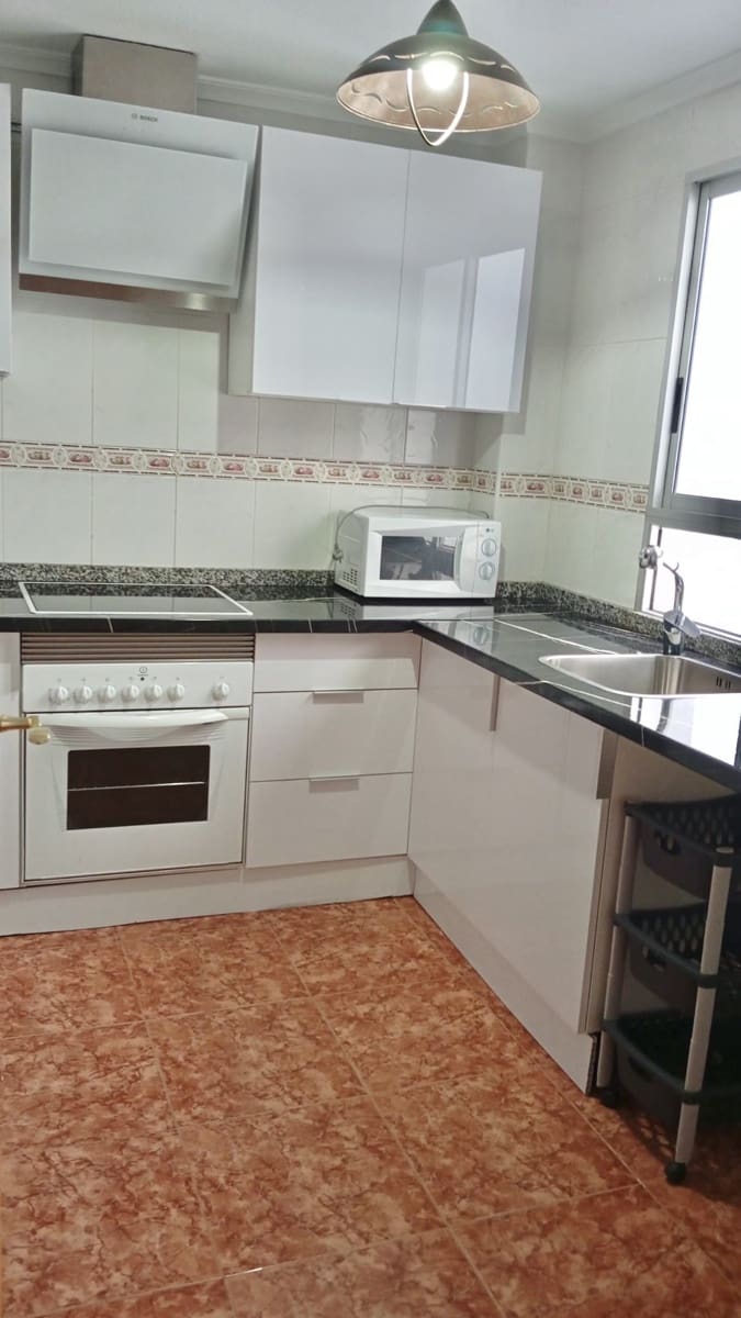 2 sypialnia Mieszkanie do wynajęcia w Torrevieja - 650 € (Ref: 9278289)