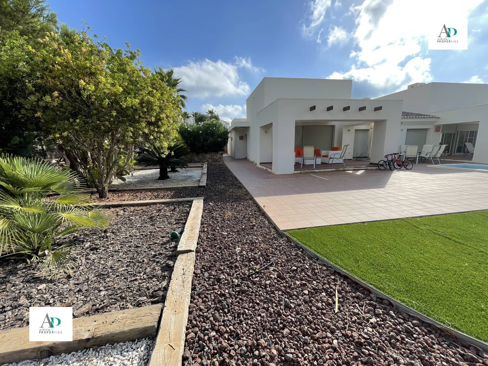 5 bedroom Villa for rent in Las Colinas Golf with pool - € 3,800 (Ref: 9379568)