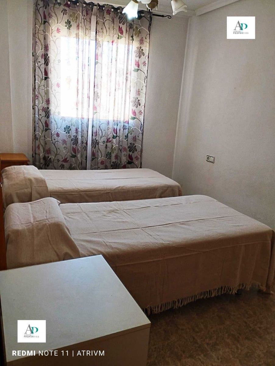 2 slaapkamer Appartement te huur in La Mata - € 750 (Ref: 9399874)