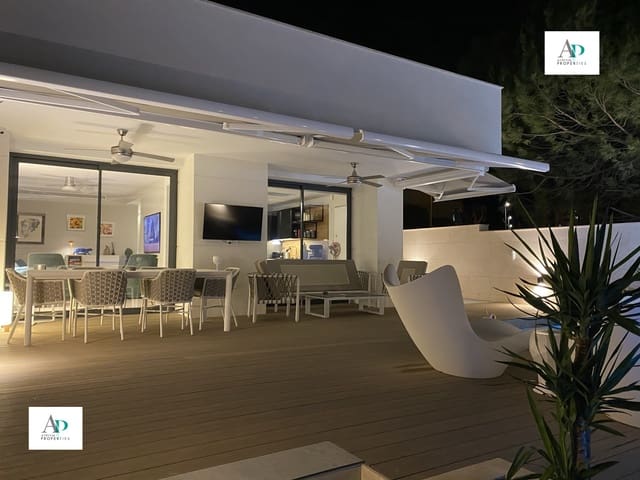 Villa/Maison de 2 chambres à louer à Cabo Roig, Orihuela avec piscine - 1 400 € (Ref: 9414846)