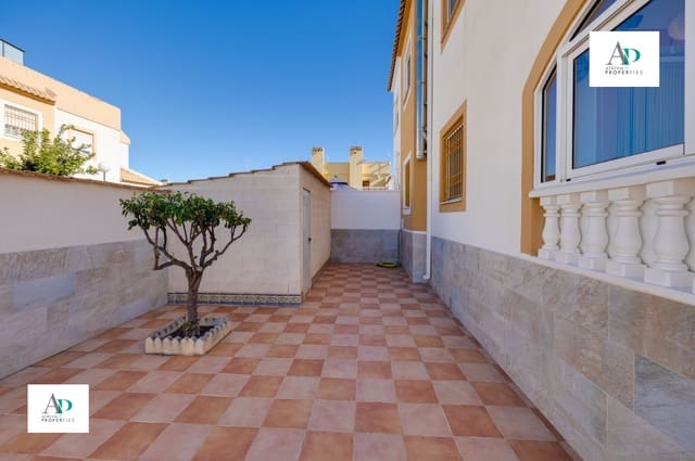 3 quarto Moradia para arrendar em La Siesta, Torrevieja com piscina - 1 250 € (Ref: 9473333)